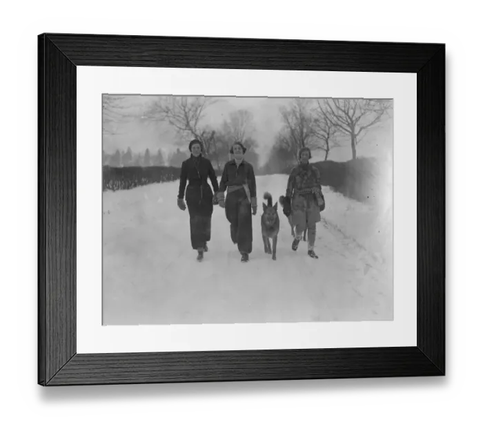 Framed Print : Winter sports fashion in Surrey, Mrs Freshfield ( right ) with her daughter Miss Zoe Freshfield Framed Print : Winter sports fashion in Surrey, Mrs Freshfield ( right ) with her daughter Miss Zoe Freshfield
