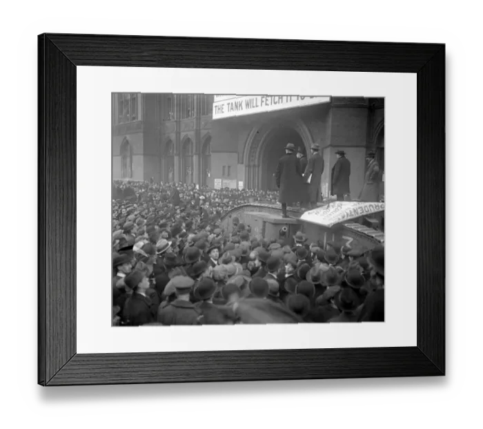 Framed Print : The National war bond tank calls at the Prudential for a £625, 000 cheque. 5 December Framed Print : The National war bond tank calls at the Prudential for a £625, 000 cheque. 5 December