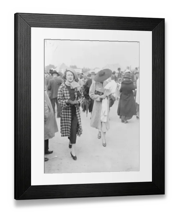 Framed Print : The biggest at Ascot. An outsized hat worn by a women racegoer as she left Waterloo for Ascot Framed Print : The biggest at Ascot. An outsized hat worn by a women racegoer as she left Waterloo for Ascot
