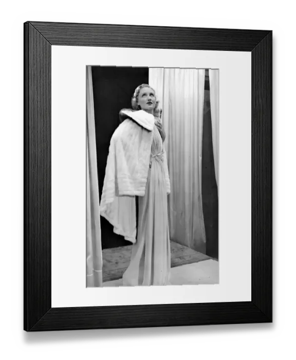 Framed Print : Miquette, The new Selfridge chief Mannequin, following in the footsteps of Dawn Framed Print : Miquette, The new Selfridge chief Mannequin, following in the footsteps of Dawn