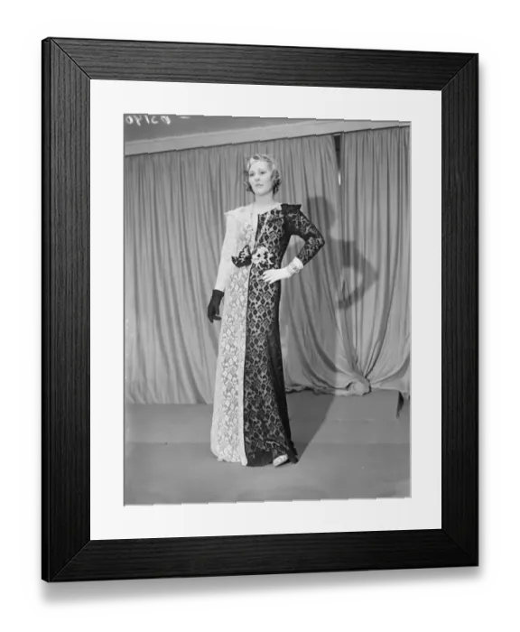 Framed Print : Coronation gowns shown at the London Exhibition. Beautiful gowns which will be seen Framed Print : Coronation gowns shown at the London Exhibition. Beautiful gowns which will be seen