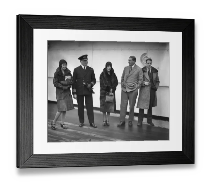 Framed Print : Aboard the SS Avila at Tilbury docks. Left to right, Lady Pamela Smith, Captain
