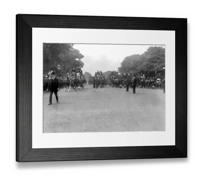 Framed Print : Meet of the Coaching Club in Hyde Park. 1920 s Framed Print : Meet of the Coaching Club in Hyde Park. 1920 s