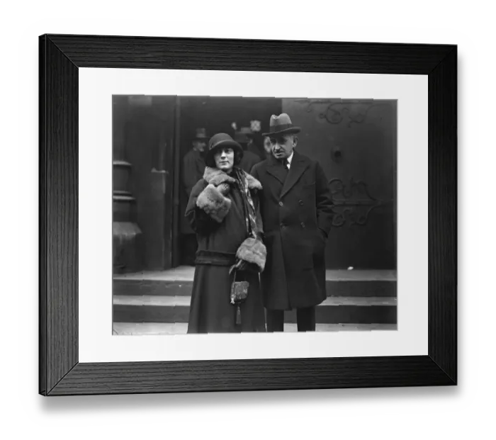 Framed Print : Theatrical action at the law courts In the Chancery Courts before Mr Justice Eve Framed Print : Theatrical action at the law courts In the Chancery Courts before Mr Justice Eve