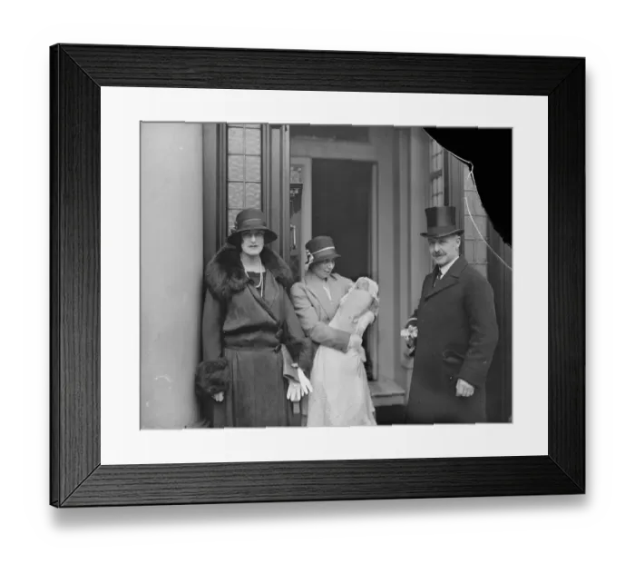 Framed Print : The Earl and Countess of Cavan with their infant daughter. 28 November 1924 Framed Print : The Earl and Countess of Cavan with their infant daughter. 28 November 1924