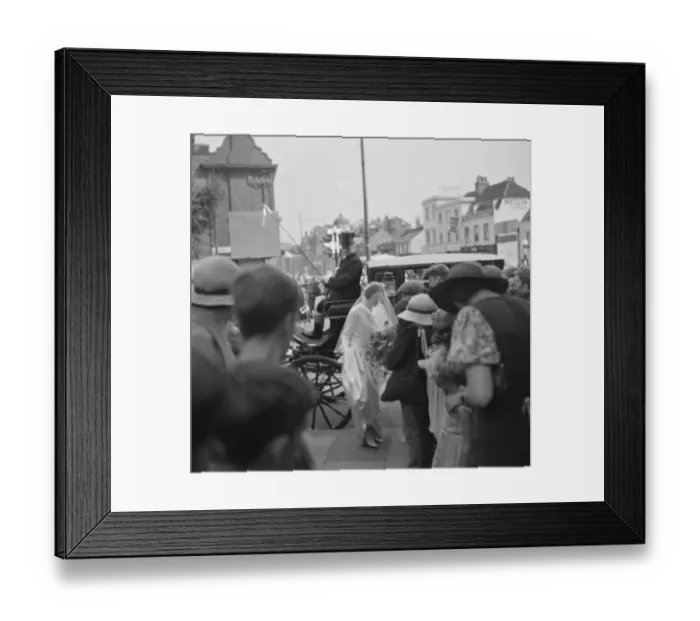Framed Print : An old fashion wedding at Eltham Parish church. The bride arriving at the chance Framed Print : An old fashion wedding at Eltham Parish church. The bride arriving at the chance