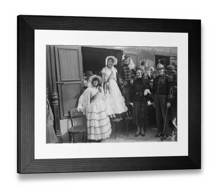 Framed Print : Crinoline fashions at Montmartre bicycle race. Crinoline fashions worn by sightseers Framed Print : Crinoline fashions at Montmartre bicycle race. Crinoline fashions worn by sightseers