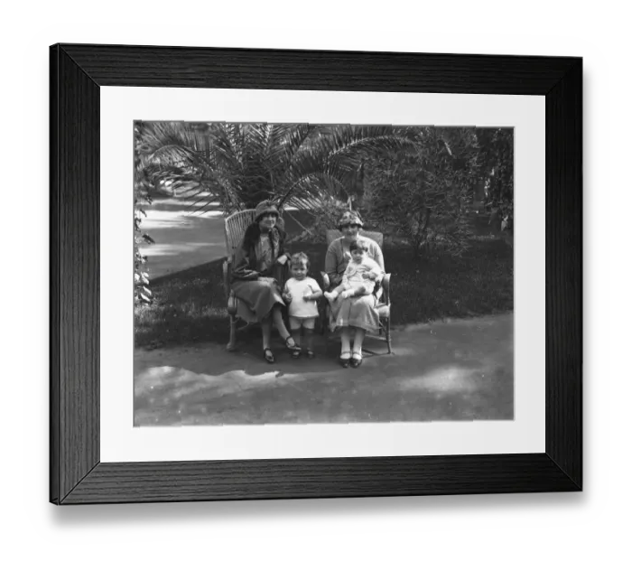 Framed Print : The Cairo Season, Egypt. Left to right; Mrs Philip Taylor with her daughter Paula Framed Print : The Cairo Season, Egypt. Left to right; Mrs Philip Taylor with her daughter Paula