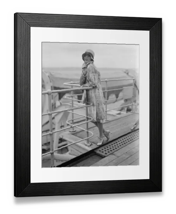 Framed Print : Mexican film star in England. Signora Dolores de Rio on the boat at Plymouth. 24 Framed Print : Mexican film star in England. Signora Dolores de Rio on the boat at Plymouth. 24