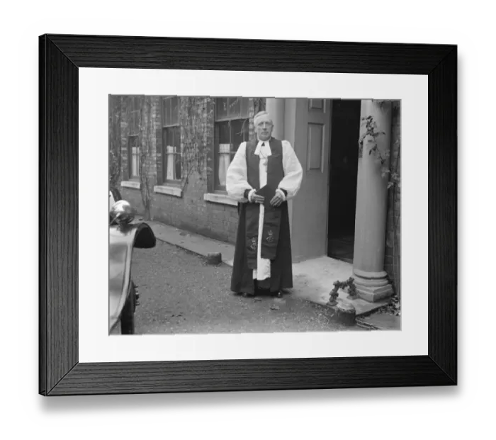 Framed Print : Enthronement of New Bishop of Chelmsford Dr Gy Warman in his robes 11 October 1923