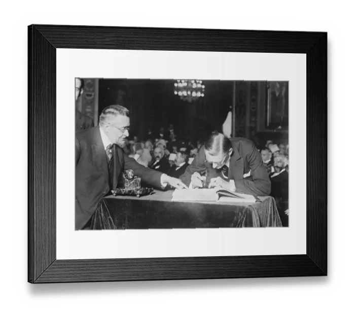 Framed Print : Sir Austen Chamberlain signs Golden Book of France. Sir Austen Chamberlain
