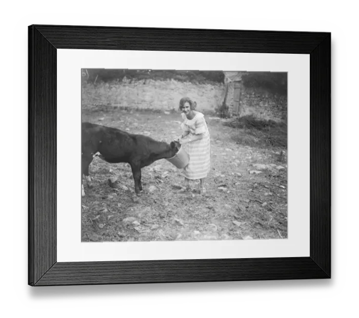 Framed Print : Miss Edna Maude the seventeen year old dancer on holiday. 1920s Framed Print : Miss Edna Maude the seventeen year old dancer on holiday. 1920s