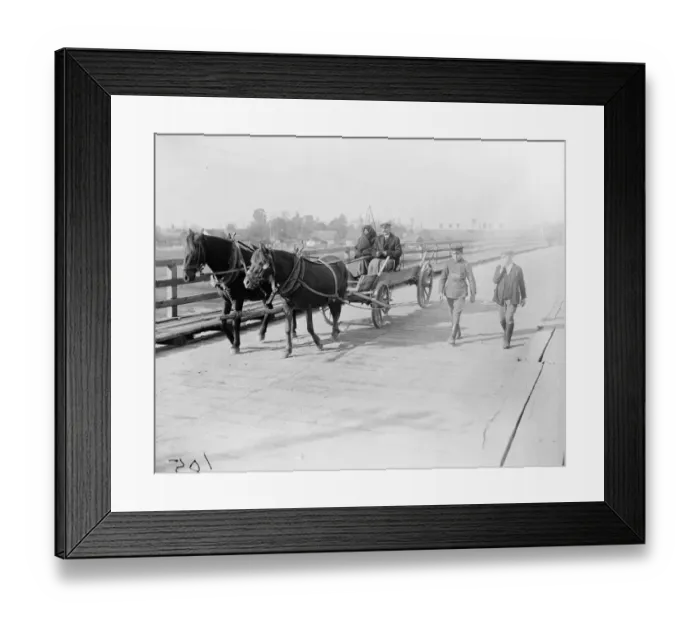 Framed Print : Warsaw, Poland. Polish peasants driving into Warsaw. 25 October 1921 Framed Print : Warsaw, Poland. Polish peasants driving into Warsaw. 25 October 1921
