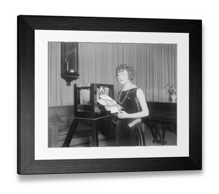 Framed Print : Betty Balfour Broadcasts for British Film Weeks Miss Betty Balfour, the popular Framed Print : Betty Balfour Broadcasts for British Film Weeks Miss Betty Balfour, the popular