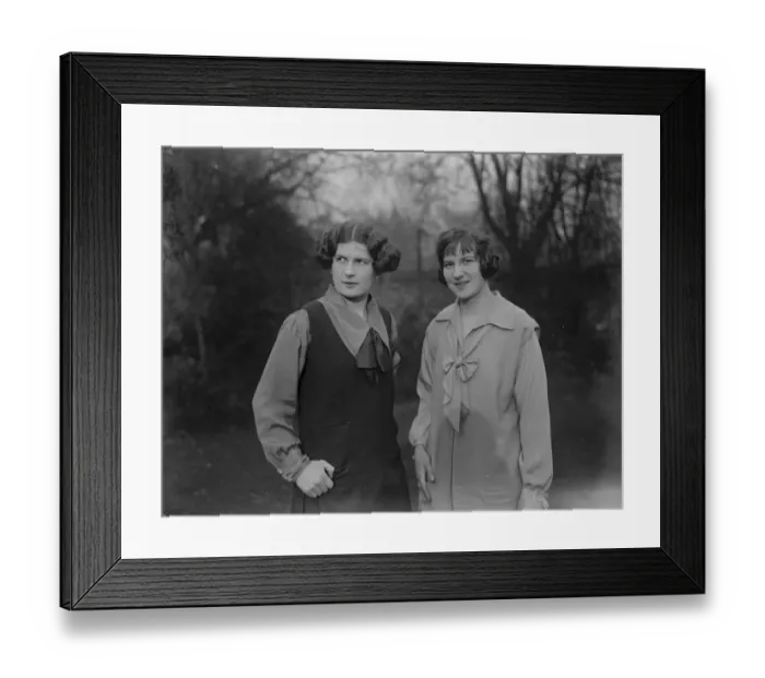 Framed Print : Twin daughters of Mr F O Salisbury, the painter, agree to differ. Monica Spares her tresses