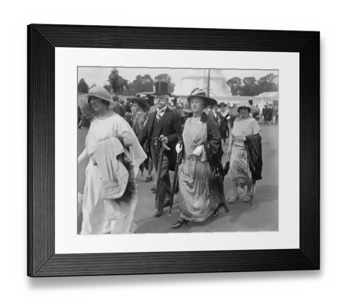 Framed Print : Garden Party at Buckingham Palace. Sir Alfred and Lady Yeo arriving. 26 July 1923 Framed Print : Garden Party at Buckingham Palace. Sir Alfred and Lady Yeo arriving. 26 July 1923