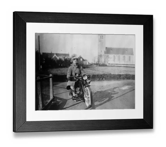 Framed Print : The Farewell Calls of the Ex Crown Prince The latest photo of the ex Crown Prince Framed Print : The Farewell Calls of the Ex Crown Prince The latest photo of the ex Crown Prince