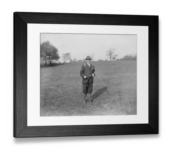 Framed Print : Earl of Harrowbys shoot at Sandon Hall in Staffordshire. Earl of Harrowby walking