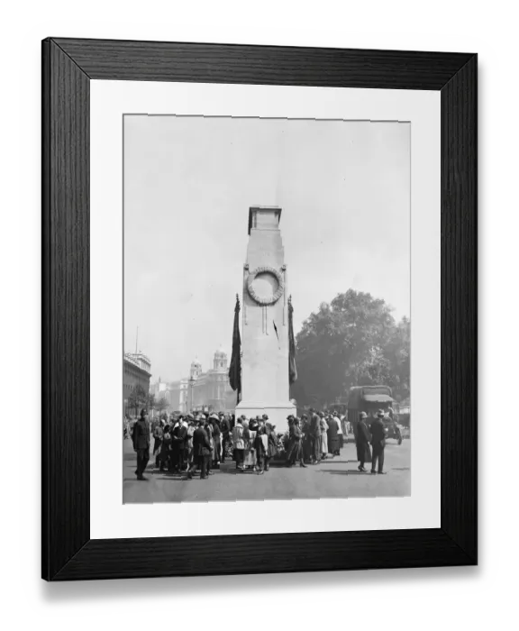 Framed Print : Lancashire women unionists from Cliitheroe division visit London. Placing a wreath Framed Print : Lancashire women unionists from Cliitheroe division visit London. Placing a wreath