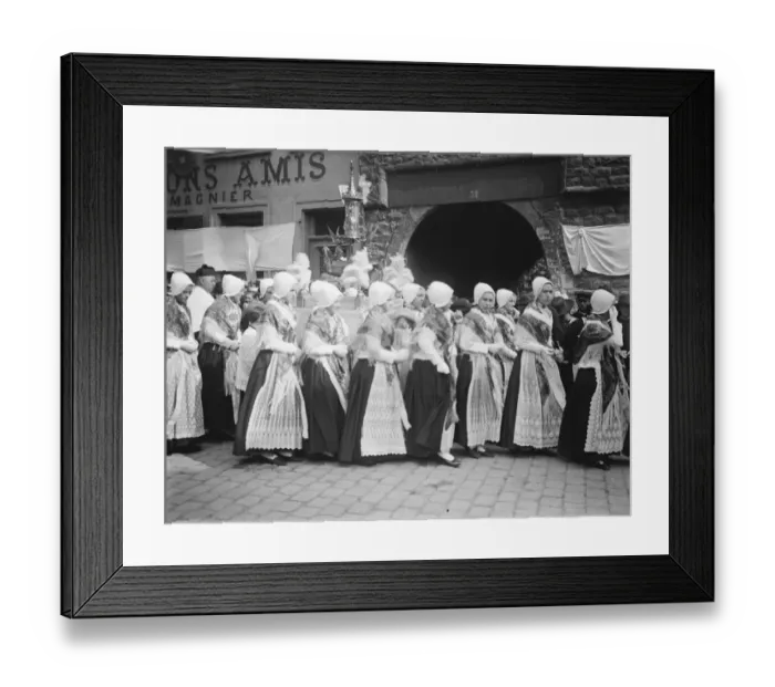 Framed Print : Boulogne France, Blessing the nets and the procession of our lady. Fisher wives