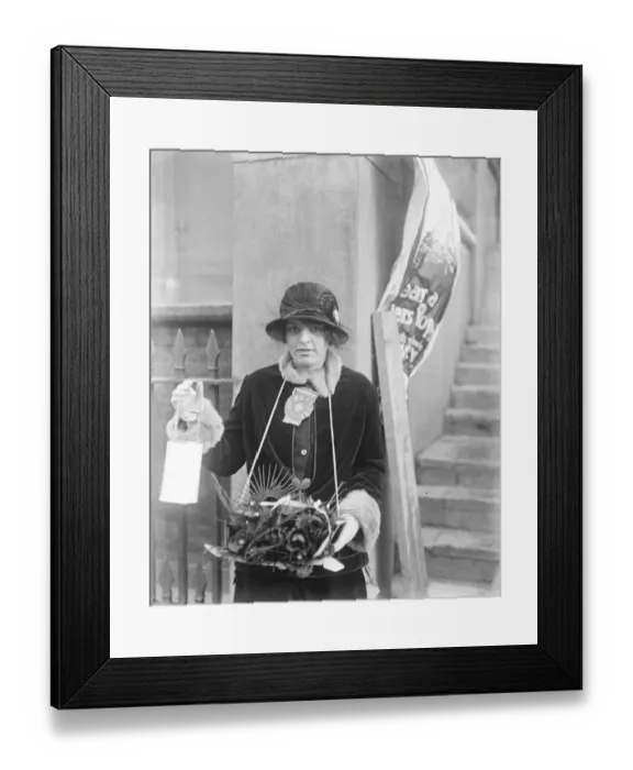 Framed Print : Poppies Day Lady Ursula Blackwood in the Mall selling poppies 10 November 1923 Framed Print : Poppies Day Lady Ursula Blackwood in the Mall selling poppies 10 November 1923