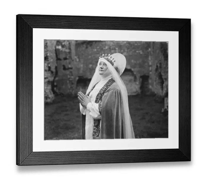 Framed Print : Marchioness Townshend plays leading part in missionary pageant at Castleacre Priory, Norfolk Framed Print : Marchioness Townshend plays leading part in missionary pageant at Castleacre Priory, Norfolk