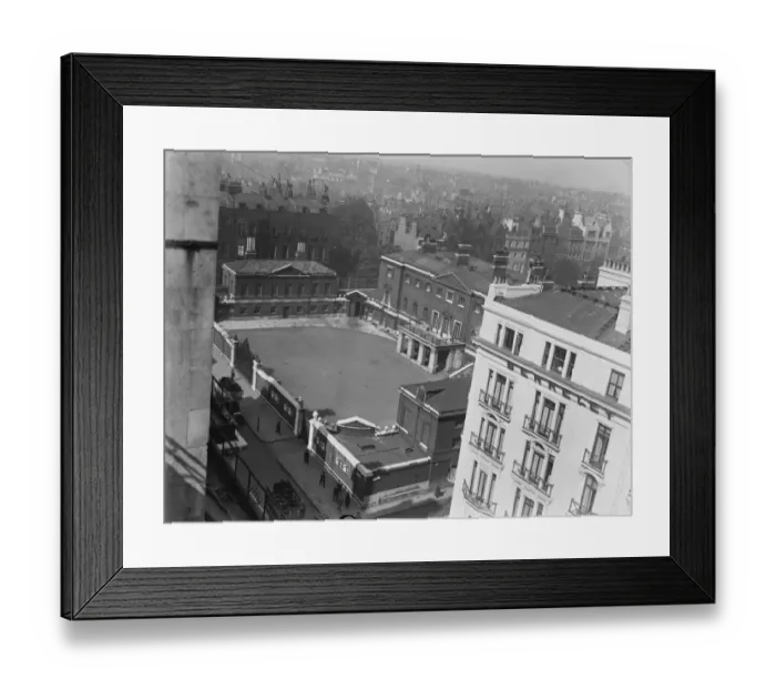 Framed Print : Devonshire House residence of the Dukes of Devonshire in the 18th and 19th centuries Framed Print : Devonshire House residence of the Dukes of Devonshire in the 18th and 19th centuries