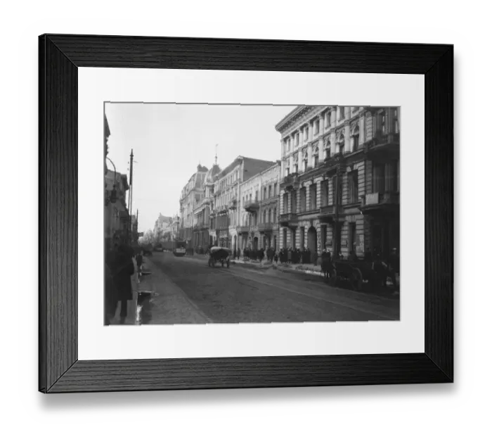 Framed Print : Lodtz, Poland. A street scene. 24 October 1921