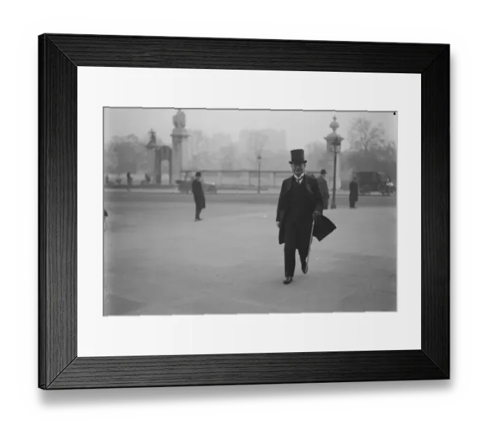 Framed Print : New ministers at the palace. Mr L C Ms Amery ( Secretary of State for Colonies Framed Print : New ministers at the palace. Mr L C Ms Amery ( Secretary of State for Colonies