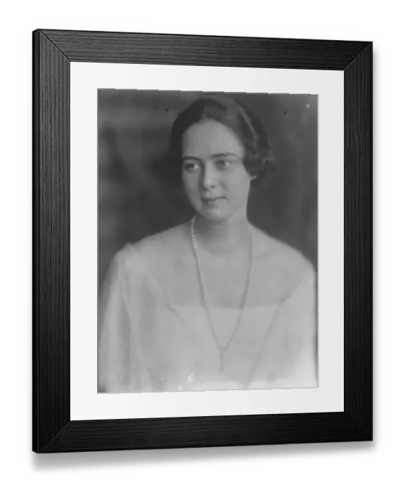 Framed Print : King and Queen of Romanias preety daughter, Princess Ileana 7 April 1925 Framed Print : King and Queen of Romanias preety daughter, Princess Ileana 7 April 1925