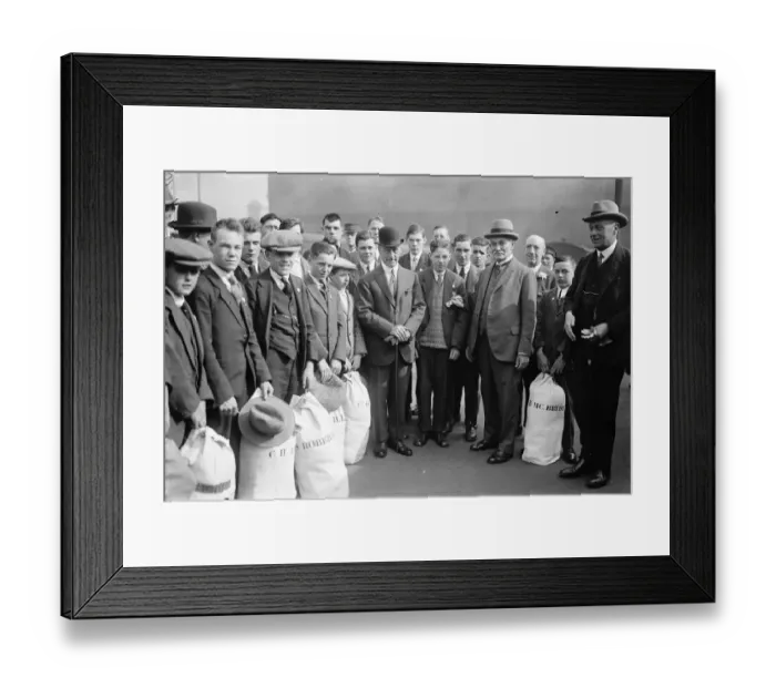 Framed Print : Viscount Jellicoe sees sailors sons off to New Zealand. Viscount Jellicoe ( bowler hat ) Framed Print : Viscount Jellicoe sees sailors sons off to New Zealand. Viscount Jellicoe ( bowler hat )