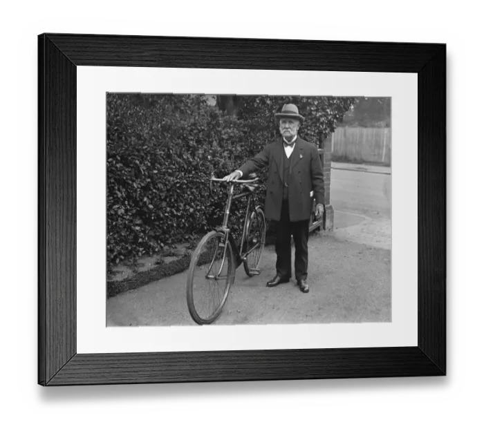 Framed Print : Sir William Carter, Mayor of Windsor, photographed on the occasion of his 80th birthday Framed Print : Sir William Carter, Mayor of Windsor, photographed on the occasion of his 80th birthday