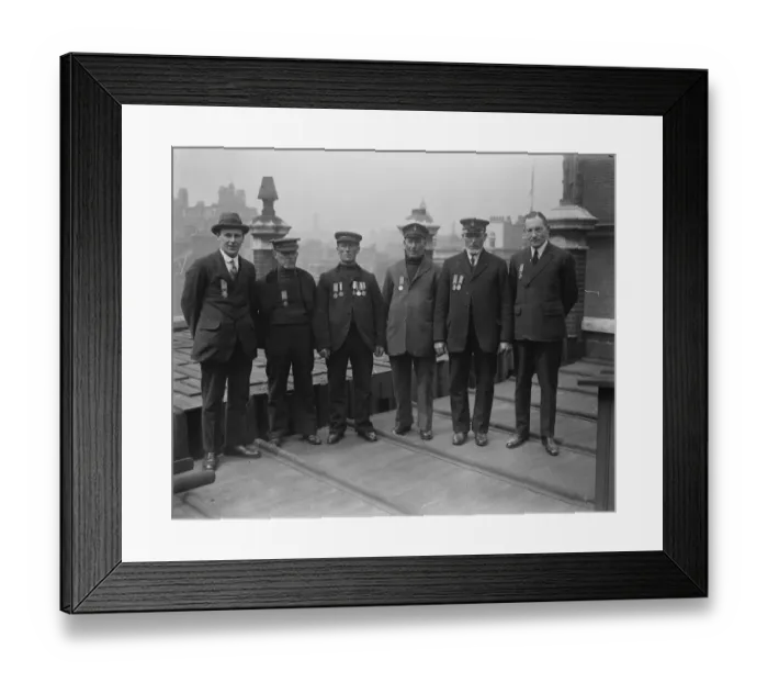 Framed Print : Honours for brave lifeboatmen. At the annual meeting of the Royal Lifeboat Institution Framed Print : Honours for brave lifeboatmen. At the annual meeting of the Royal Lifeboat Institution