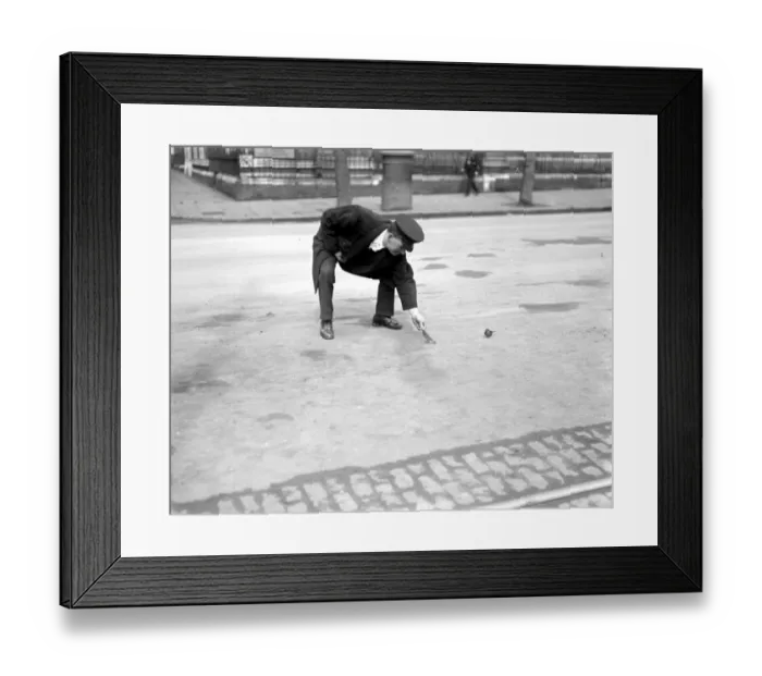 Framed Print : Sparrows friend, Embankment. 8 April 1920