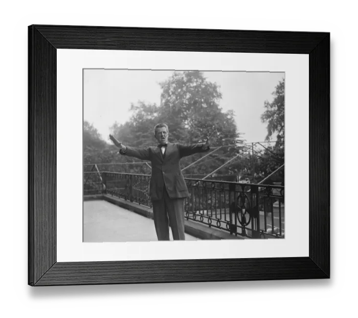 Framed Print : On Pussyfoots Trial. Mr J W Glenister visits England prior to starting great Framed Print : On Pussyfoots Trial. Mr J W Glenister visits England prior to starting great