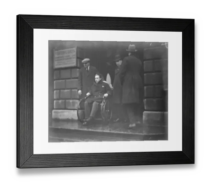 Framed Print : Eddie Vivian removed from hospital to Wimbeldon police court Eddie Vivian, who