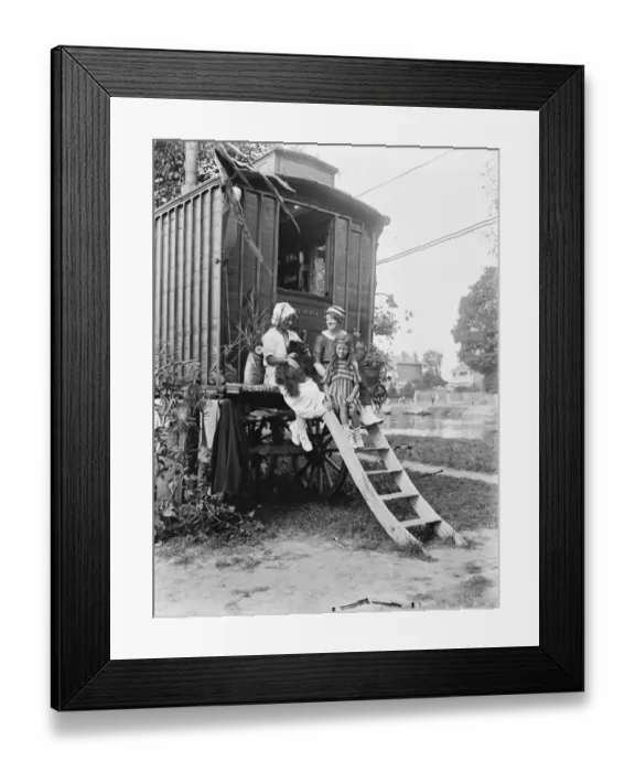 Framed Print : Two families unable to find accomodation in London, have hired a caravan and tents