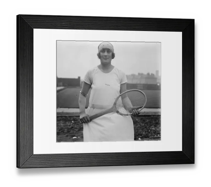 Framed Print : Final of the ladies singles at Magdalen Park, Wandsworth. Miss Thomas, the winner
