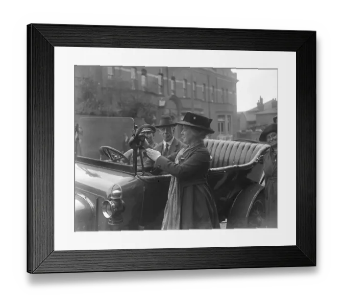Framed Print : Ilford election. Mr Joseph King and Mrs King ( Labour ) Framed Print : Ilford election. Mr Joseph King and Mrs King ( Labour )