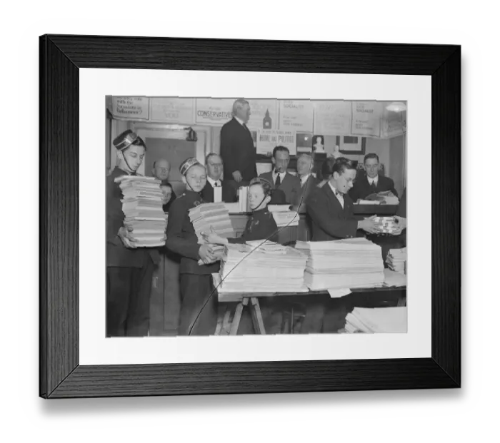 Framed Print : General Election, October 1924, Busy scenes at the Unionist headquarters 14 October