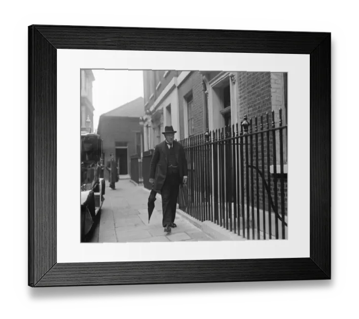 Framed Print : The first cabinet meeting at No 10 Downing Street since the holidays. Lord Cushenden arriving