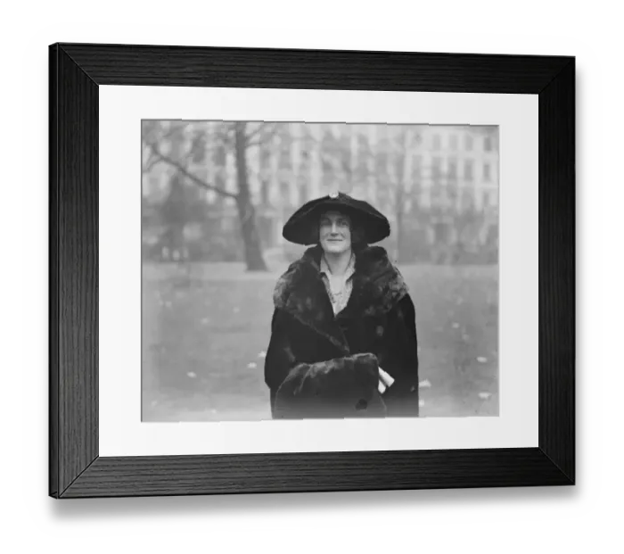 Framed Print : Mrs Winston Churchill goes to Dundee to fight her husbands political battle during Framed Print : Mrs Winston Churchill goes to Dundee to fight her husbands political battle during