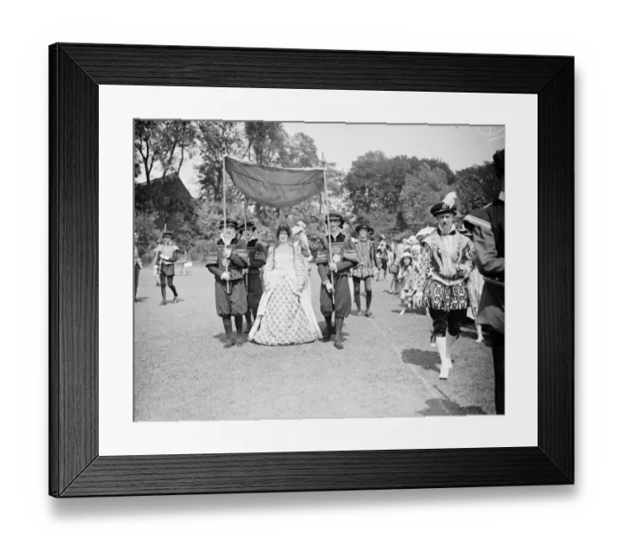 Framed Print : Mrs Asquith as Queen Elizabeth at Worcester College, Oxford. Mrs Asquith enters Framed Print : Mrs Asquith as Queen Elizabeth at Worcester College, Oxford. Mrs Asquith enters
