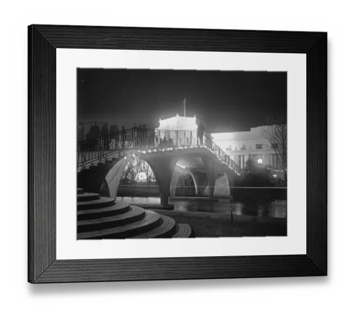 Framed Print : Wonderful night photograph at Wembley. British Empire Exhibition Filmed by home made sunlight