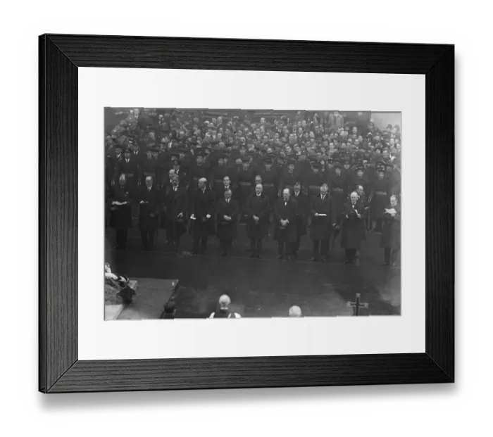 Framed Print : 10th anniversary of the Armistice. Members of the government at the Cenotaph, London
