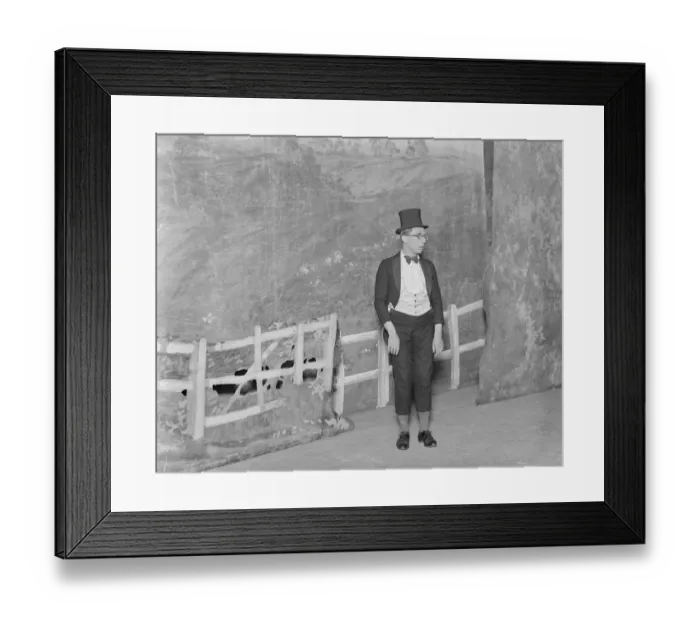 Framed Print : Mr John Henry, the well known wireless entertainer, who is appearing in The House