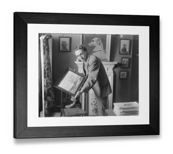 Framed Print : Remarkable pictures made with leaves Mr W J King of Hendon is the only artist in