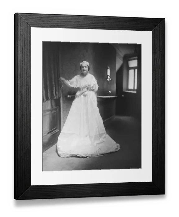 Framed Print : Social celebrities in brilliant Tableaux. Miss Megan Lloyd George as Queen Victoria