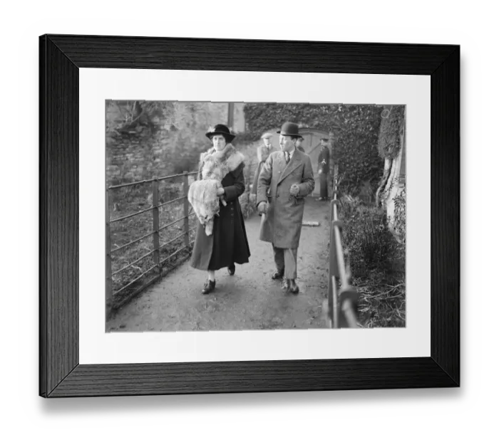 Framed Print : The hay poison case. Mr and Mrs Gilbert Martin arriving at Hay Police Court. 10