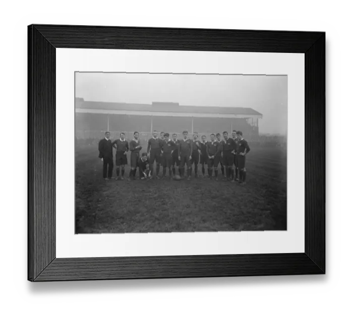 Framed Print : Oxford defeat Cambridge in great rugby struggle at Twickenham The Oxford team 9 Framed Print : Oxford defeat Cambridge in great rugby struggle at Twickenham The Oxford team 9